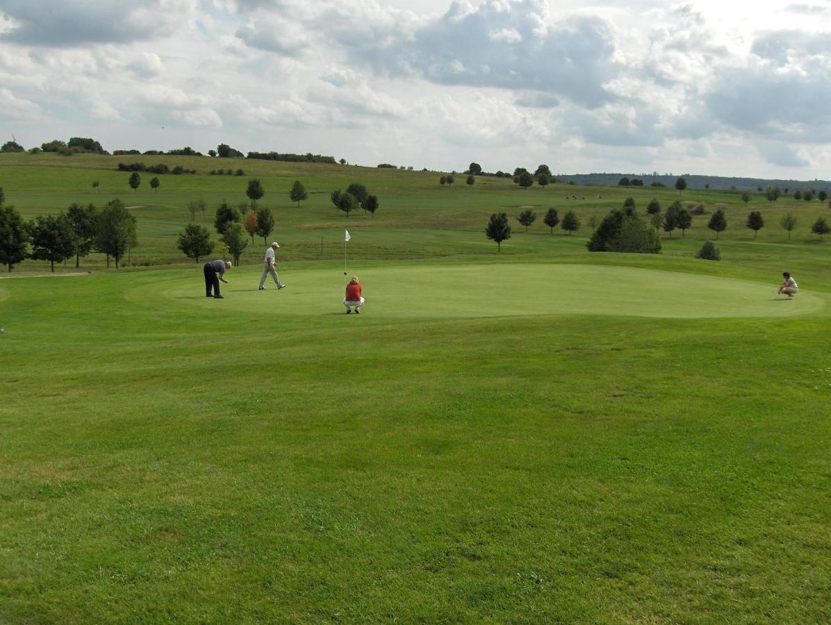 Apartments Golfpark Schlossgut Sickendorf Lauterbach  Exterior photo